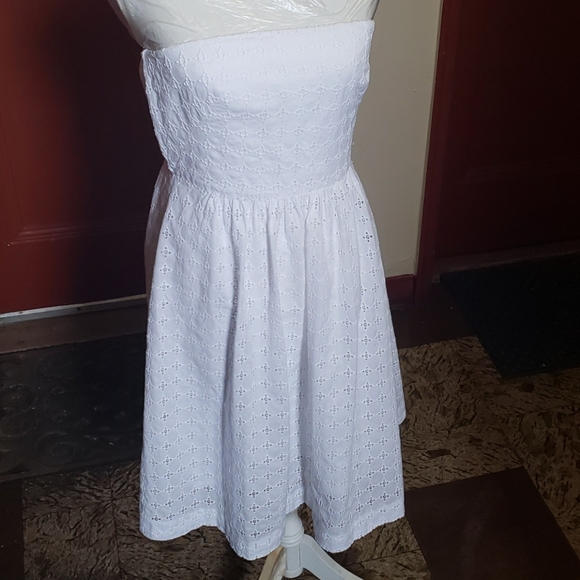 Banana Republic Dresses & Skirts - Banana Republic White Eyelet Strapless Dress SZ 0